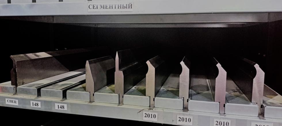 Шкафы для гибочного и пробивного инструмента серий 1209 и 1232